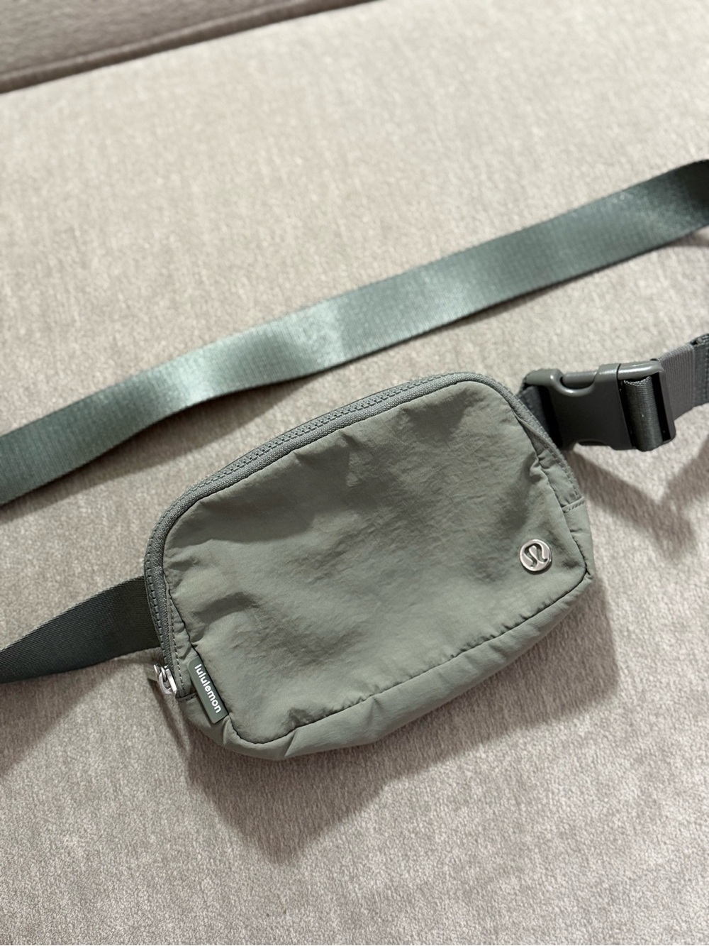 Lululemon Everywhere Belt Bag 1L. Green